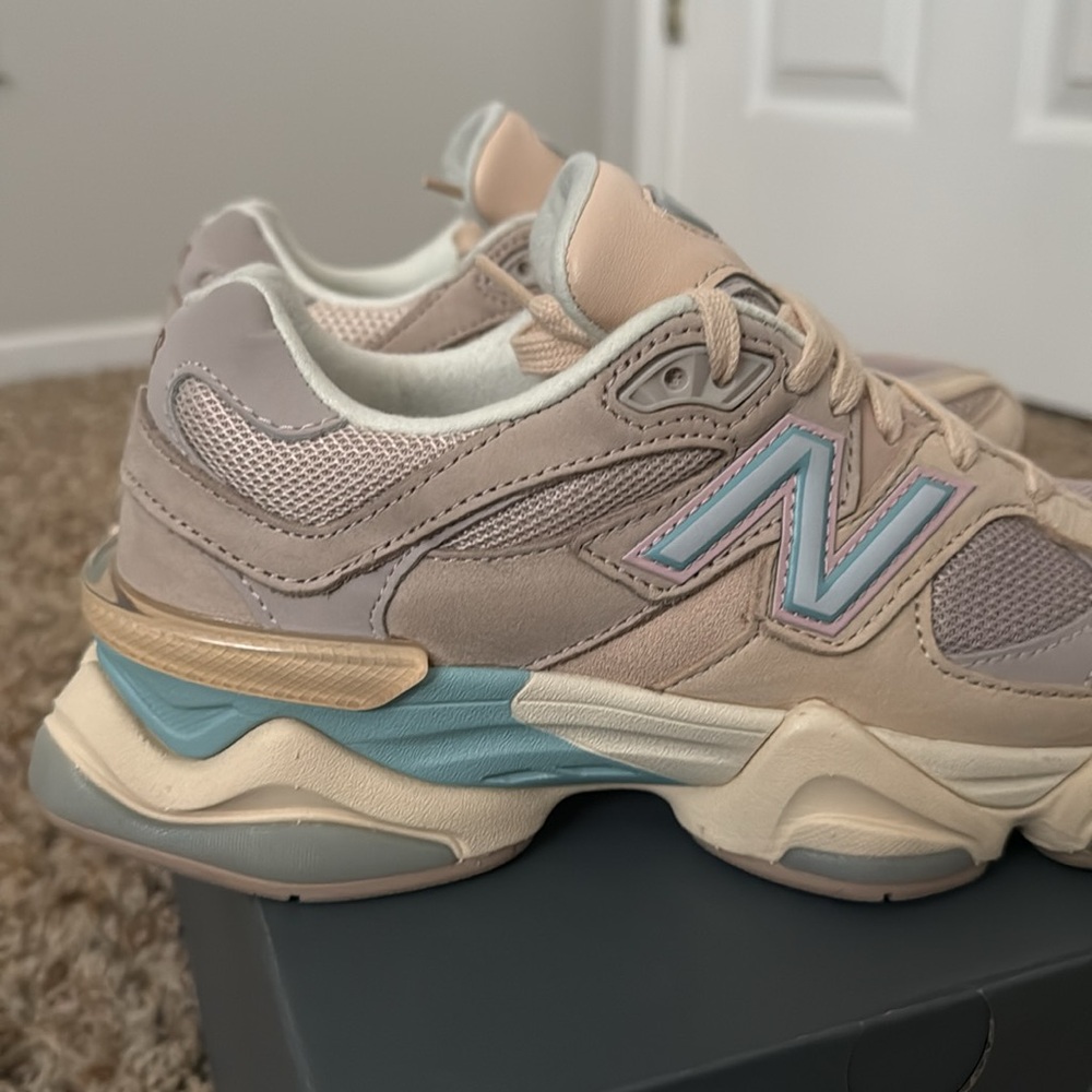 New Balance 9060 Beige Pink/Baby Blue Suede Women Size 8/Men Size 6.5 - Picture 7 of 9